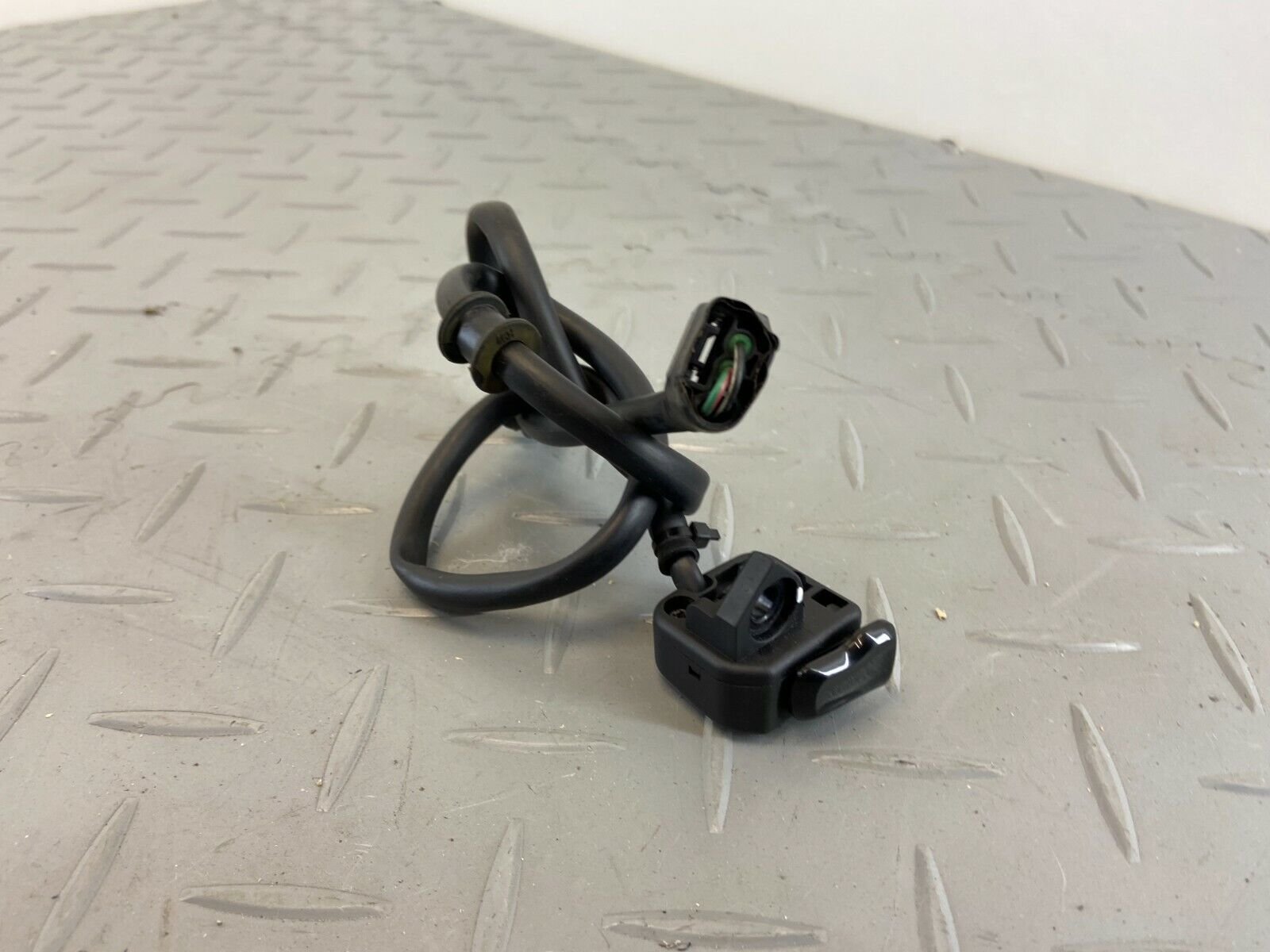 db77b5a9ea1a023f51974368801821d3