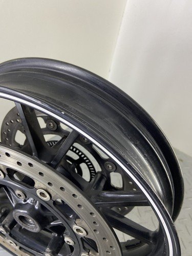 TRIUMPH SPEED TRIPLE 1050 2015 FRONT WHEEL RIM & BRAKE ROTOR DISCS PAIR RH LH N2 - Image 2