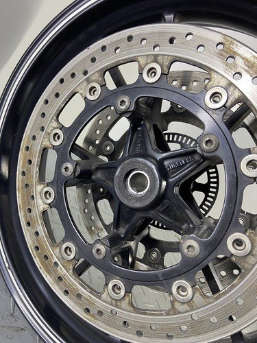 TRIUMPH SPEED TRIPLE 1050 2015 FRONT WHEEL RIM & BRAKE ROTOR DISCS PAIR RH LH N2 - Image 12