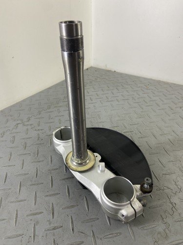 BMW S1000XR TE K69 2021 BOTTOM FROK YOKE BRIDGE CLAMP TRIPLE TREE CLAMP - Image 2