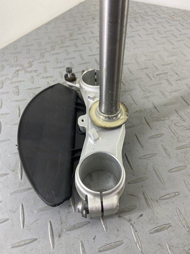 BMW S1000XR TE K69 2021 BOTTOM FROK YOKE BRIDGE CLAMP TRIPLE TREE CLAMP - Image 6