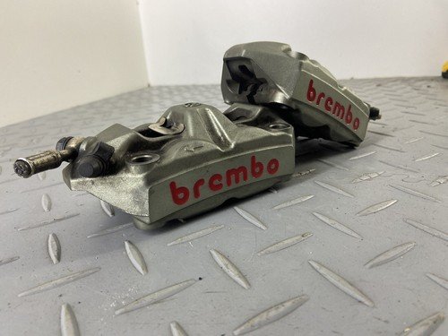 TRIUMPH SPEED TRIPLE 1050 RS 2017 FRONT BREMBO BRAKE CALIPERS PAIR RIGHT & LEFT - Image 3