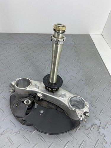 SUZUKI GSX1300R GSXR 1300 HAYABUSA 2012 BOTTOM LOWER TRIPLE TREE FORK YOKE CLAMP - Image 2