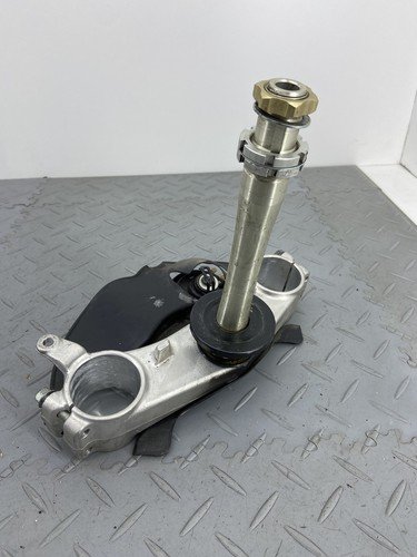 SUZUKI GSX1300R GSXR 1300 HAYABUSA 2012 BOTTOM LOWER TRIPLE TREE FORK YOKE CLAMP - Image 3