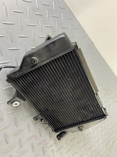 TRIUMPH TIGER 850 900 2020 LEFT SIDE LH RADIATOR WATER COOLER T2608109 - Image 9