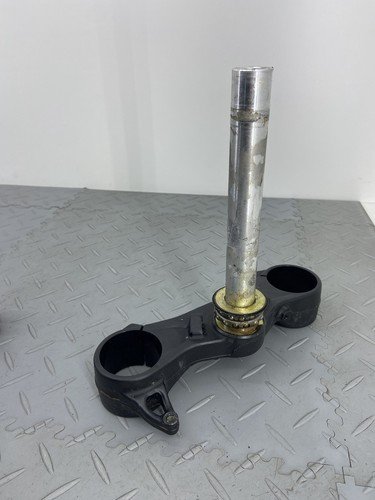 KTM ADVENTURE L 890 2021 FORK BOTTOM YOKE BRIDGE CLAMP TRIPLE TREE - Image 2