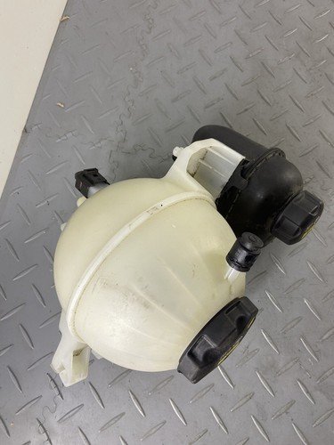 BMW X3 G01 30e 2023 COOLANT EXPANSION TANK RESERVOIR OVERFLOW 8490659 8610661 - Image 3