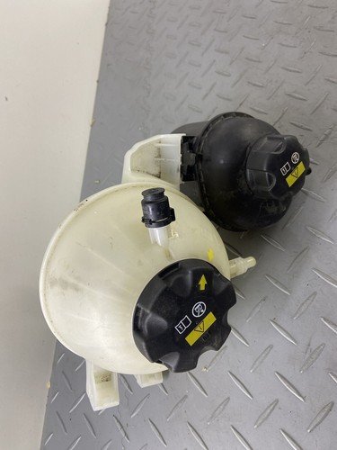BMW X3 G01 30e 2023 COOLANT EXPANSION TANK RESERVOIR OVERFLOW 8490659 8610661 - Image 4