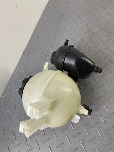 BMW X3 G01 30e 2023 COOLANT EXPANSION TANK RESERVOIR OVERFLOW 8490659 8610661 - Image 6