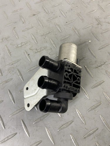 BMW X3 G01 30e 2023 RESVERSING WATER COOLER COOLANT VALVE 9890553 - Image 6