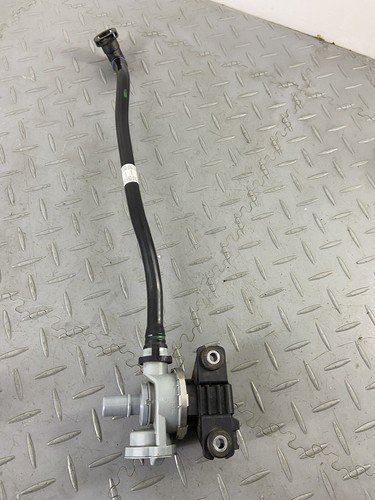 BMW X3 G01 30e 2023 PLUG-IN PETROL INSULATION FUEL PUMP 7441833 - Image 3