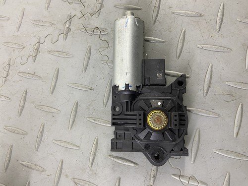 BMW X3 G01 30e 2023 PLUG-IN PANORAMIC SUN ROOF ACTUATOR ELECTRIC MOTOR 10041604A - Image 5