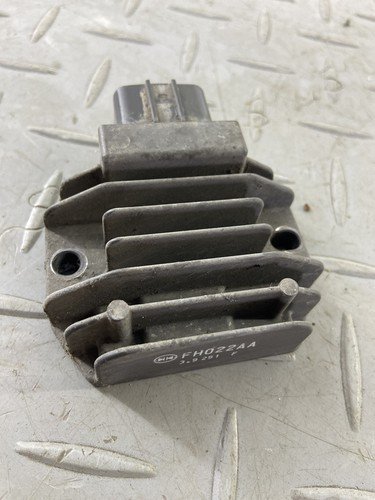 KTM SUPERDUKE R 1290 2016 VOLTAGE RECTIFIER FH022AA - Image 2