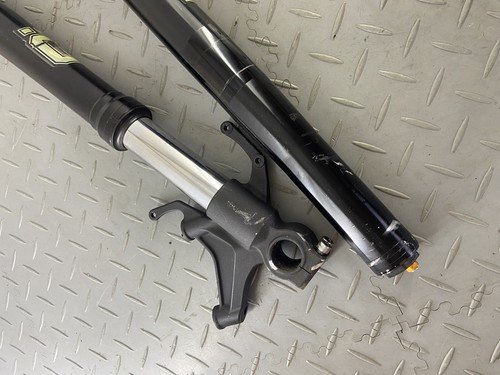 YAMAHA MT-10 MT10 FZ10 FZ-10 2018 FRONT FORK LEGS PAIR RIGHT & LEFT (BENDED) - Image 4