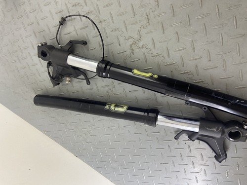 YAMAHA MT-10 MT10 FZ10 FZ-10 2018 FRONT FORK LEGS PAIR RIGHT & LEFT (BENDED) - Image 5