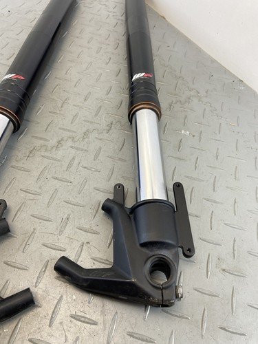 TRIUMPH TIGER XRT 1200 2018 WP FRONT SUSPENSION FORK LEGS PAIR RIGHT & LEFT - Image 9