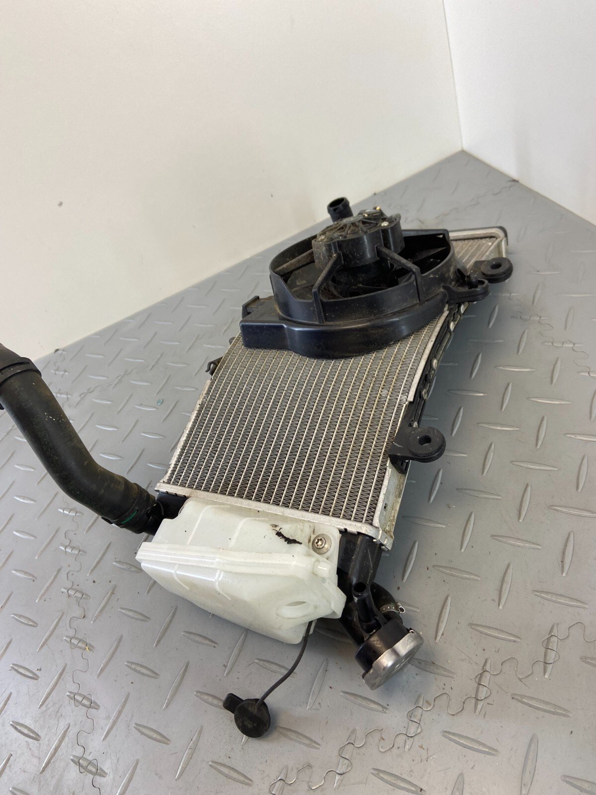 BMW F850GS WATER RADIATOR COOLER & FAN 8565247 N2 - Image 8