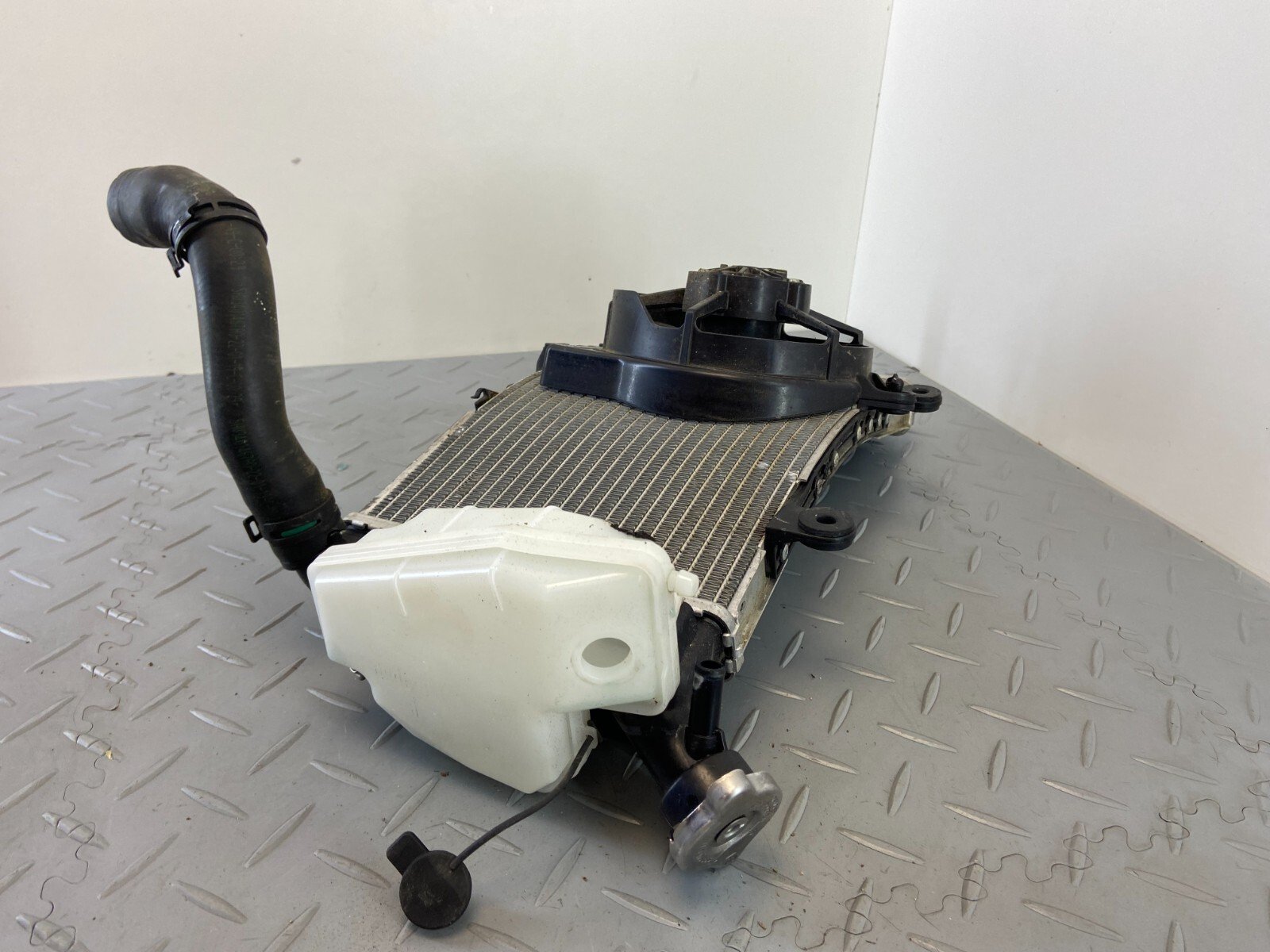 BMW F850GS WATER RADIATOR COOLER & FAN 8565247 N2 - Image 9