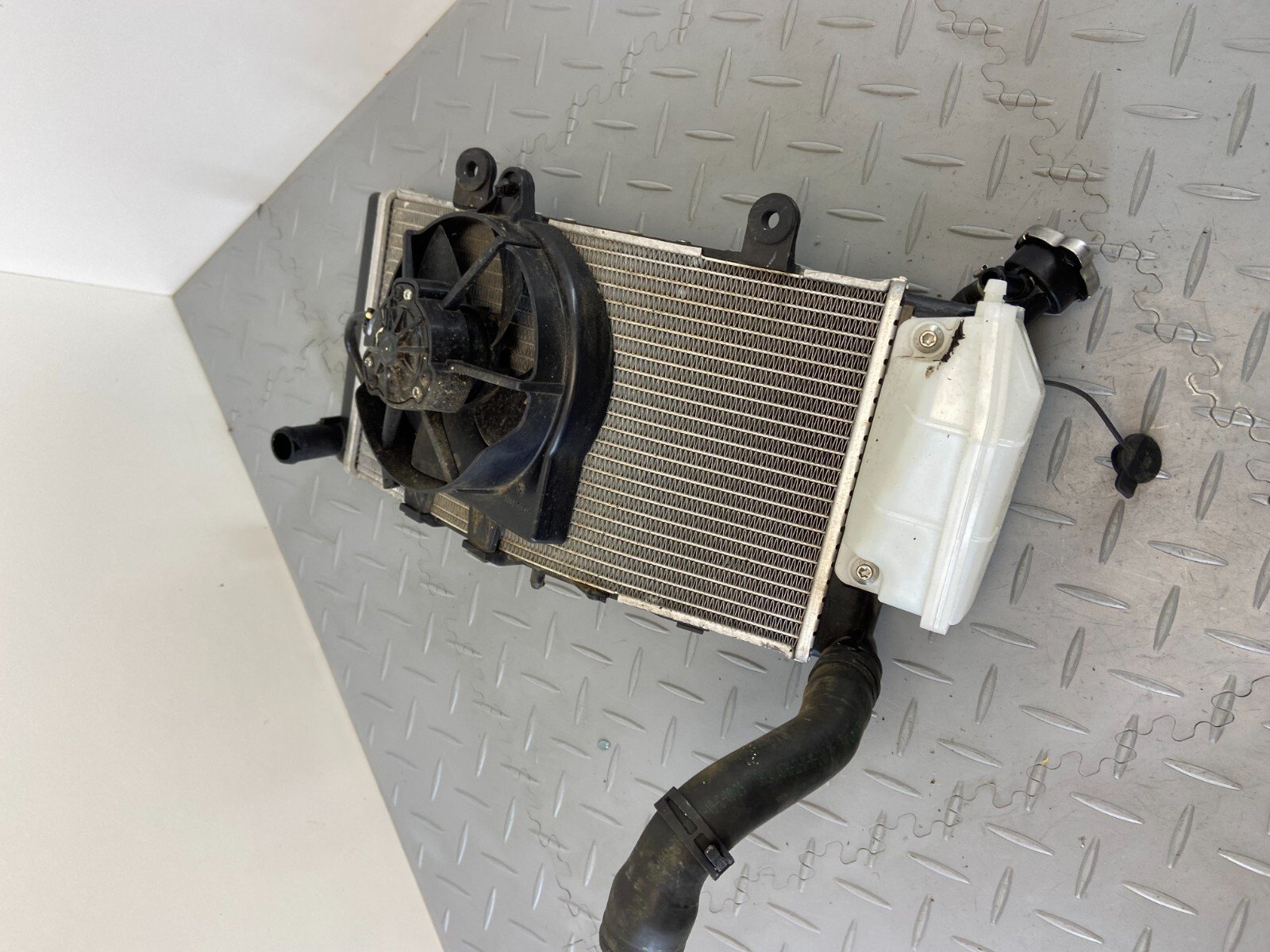 BMW F850GS WATER RADIATOR COOLER & FAN 8565247 N2 - Image 10