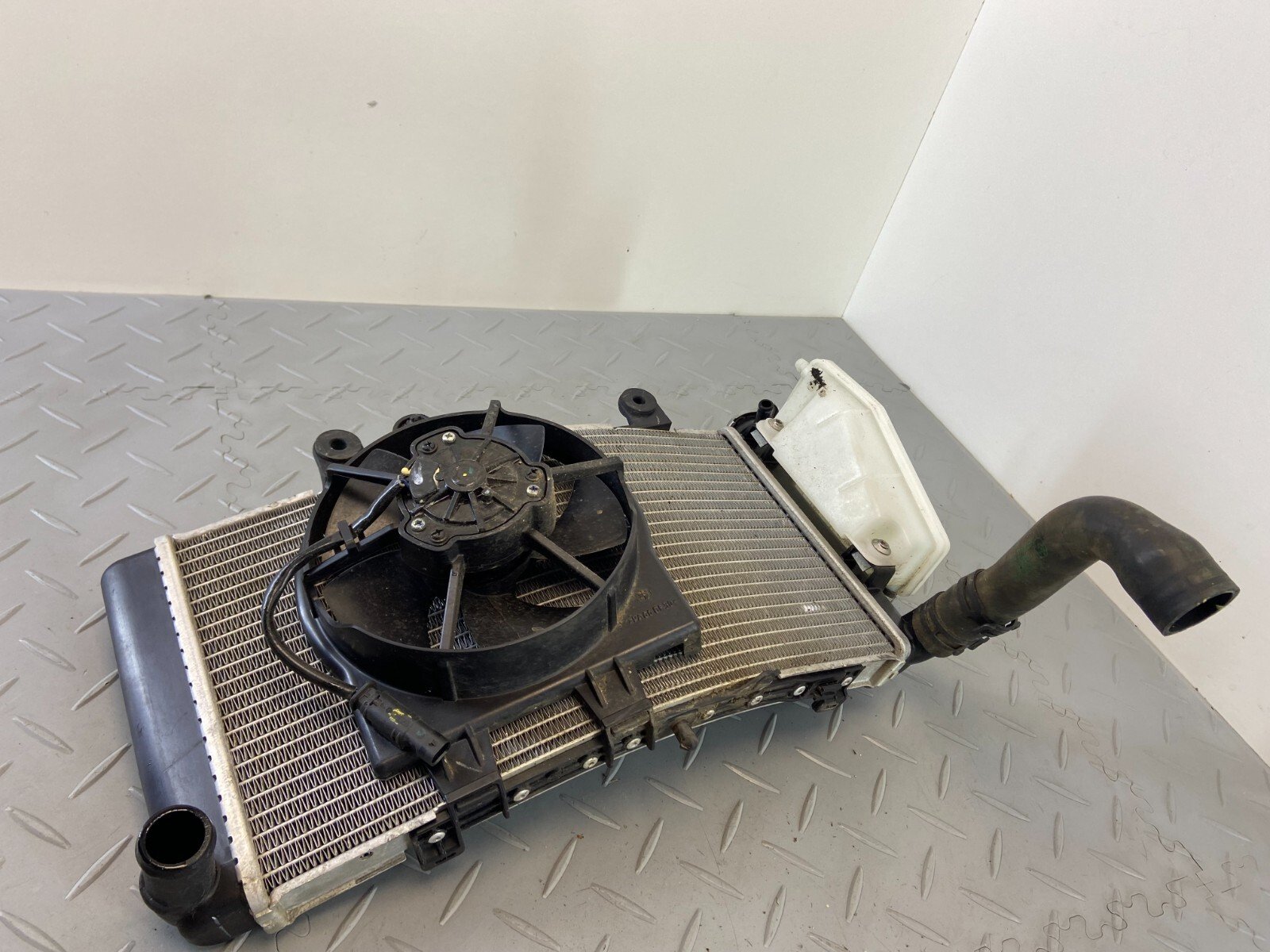 BMW F850GS WATER RADIATOR COOLER & FAN 8565247 N2 - Image 11