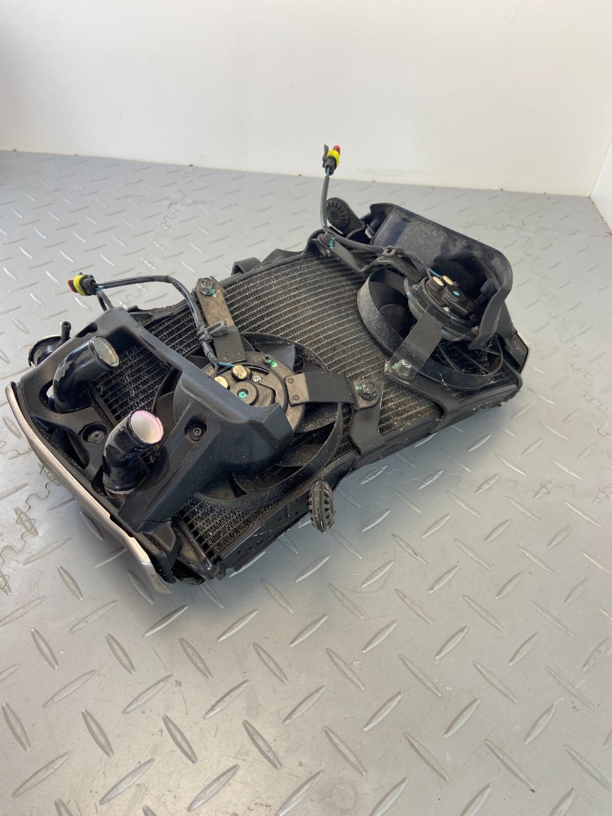 DUCATI MONSTER 1200S M1200S 2014 WATER COOLER RADIATOR (DAMADGED) - Image 3