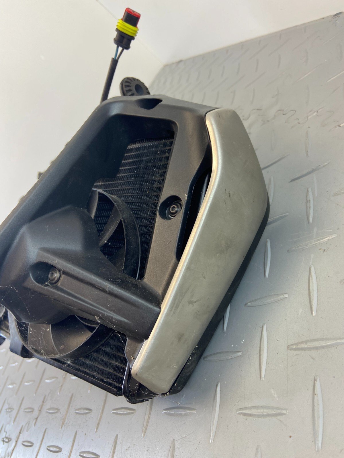 DUCATI MONSTER 1200S M1200S 2014 WATER COOLER RADIATOR (DAMADGED) - Image 5