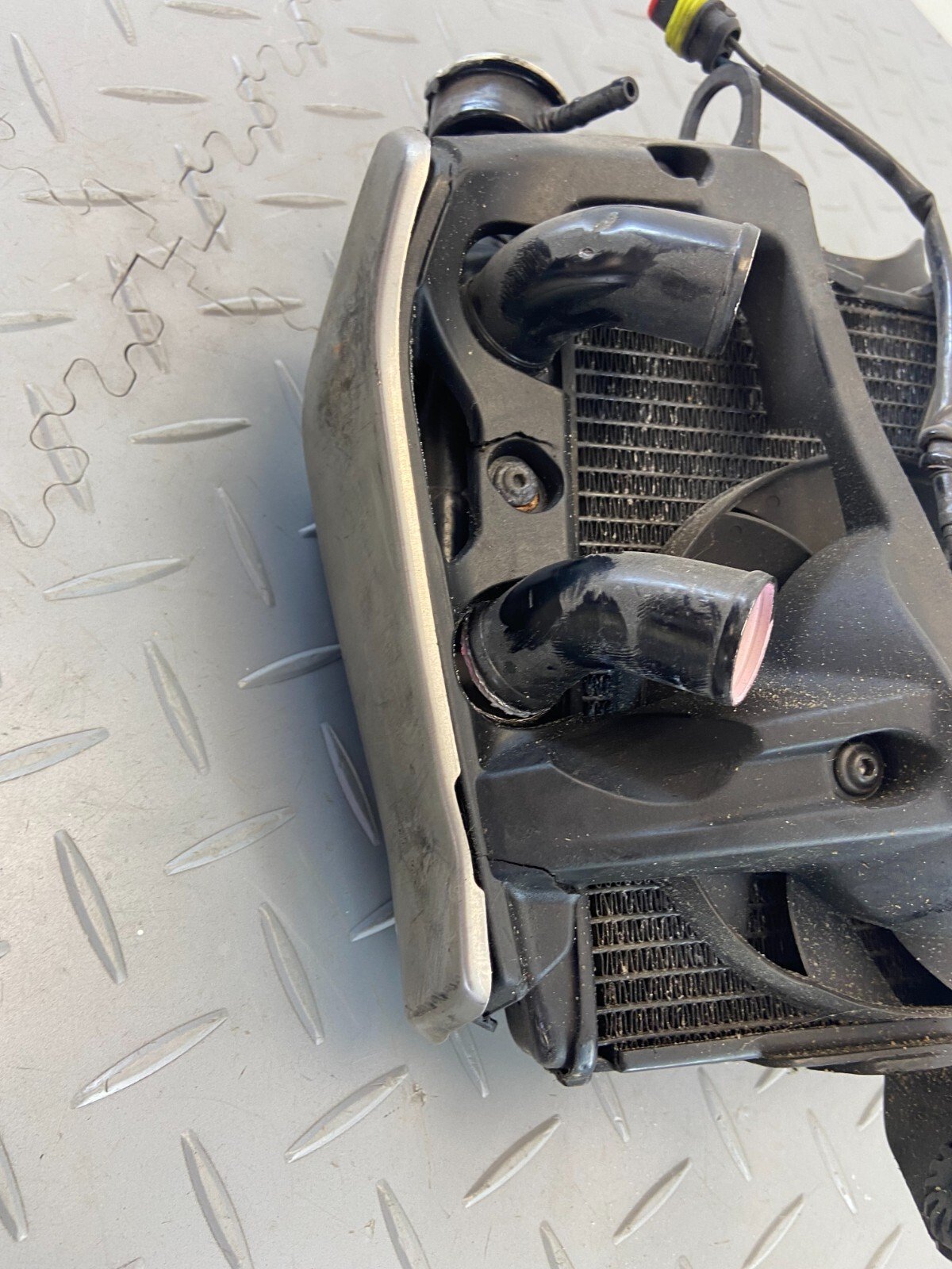 DUCATI MONSTER 1200S M1200S 2014 WATER COOLER RADIATOR (DAMADGED) - Image 6