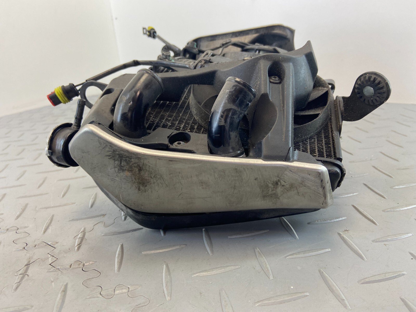 DUCATI MONSTER 1200S M1200S 2014 WATER COOLER RADIATOR (DAMADGED) - Image 7