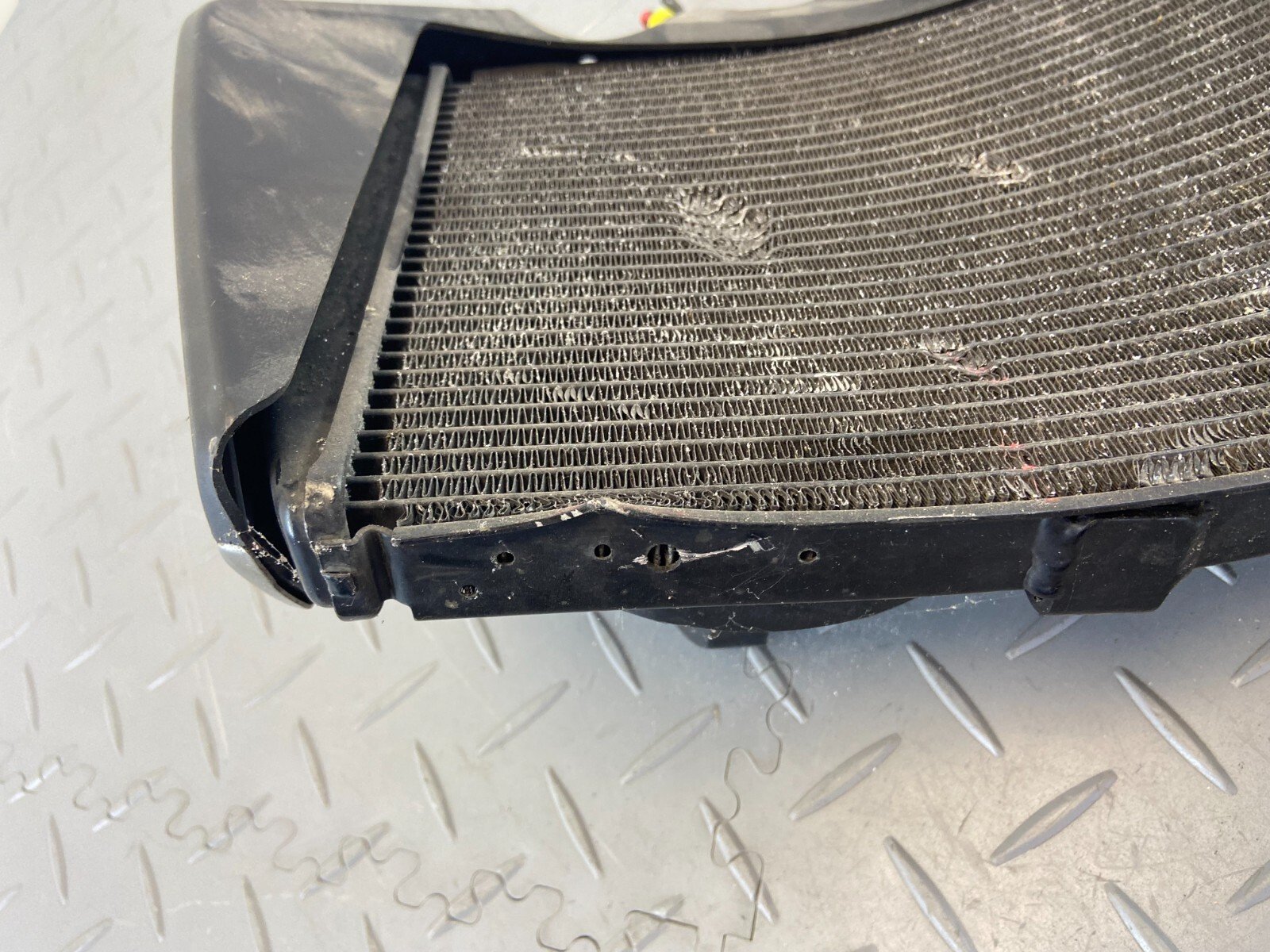 DUCATI MONSTER 1200S M1200S 2014 WATER COOLER RADIATOR (DAMADGED) - Image 10