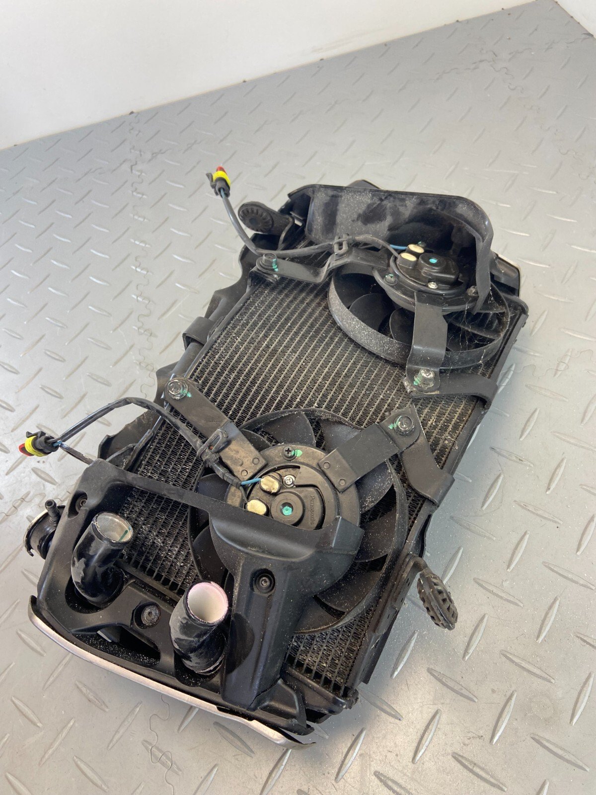 DUCATI MONSTER 1200S M1200S 2014 WATER COOLER RADIATOR (DAMADGED) - Image 11