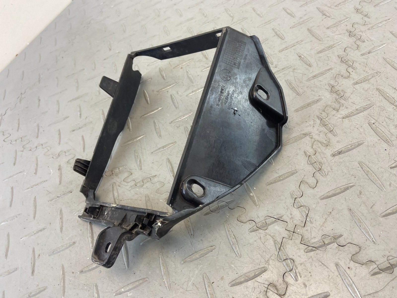 BMW R1200GS R1250GS GSA K51 2021 RADIATOR AIR DUCT INTAKE 8560318 - Image 6