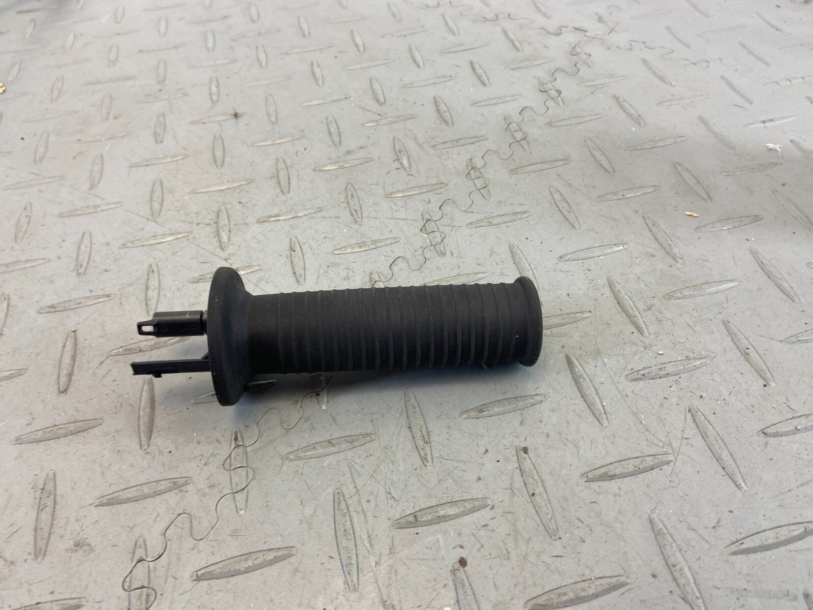 BMW R18 K34 2021 LEFT GRIP - Image 3