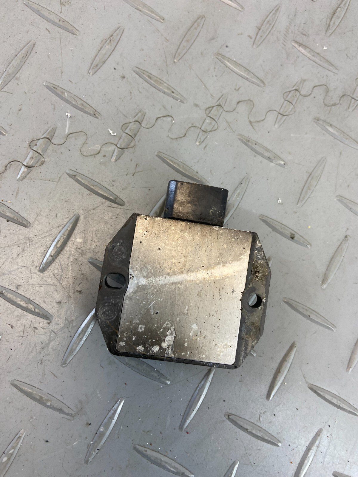 KTM SUPERDUKE 1290 R 2018 VOLTAGE REGULATOR RECTIFIER FH022AA - Image 11