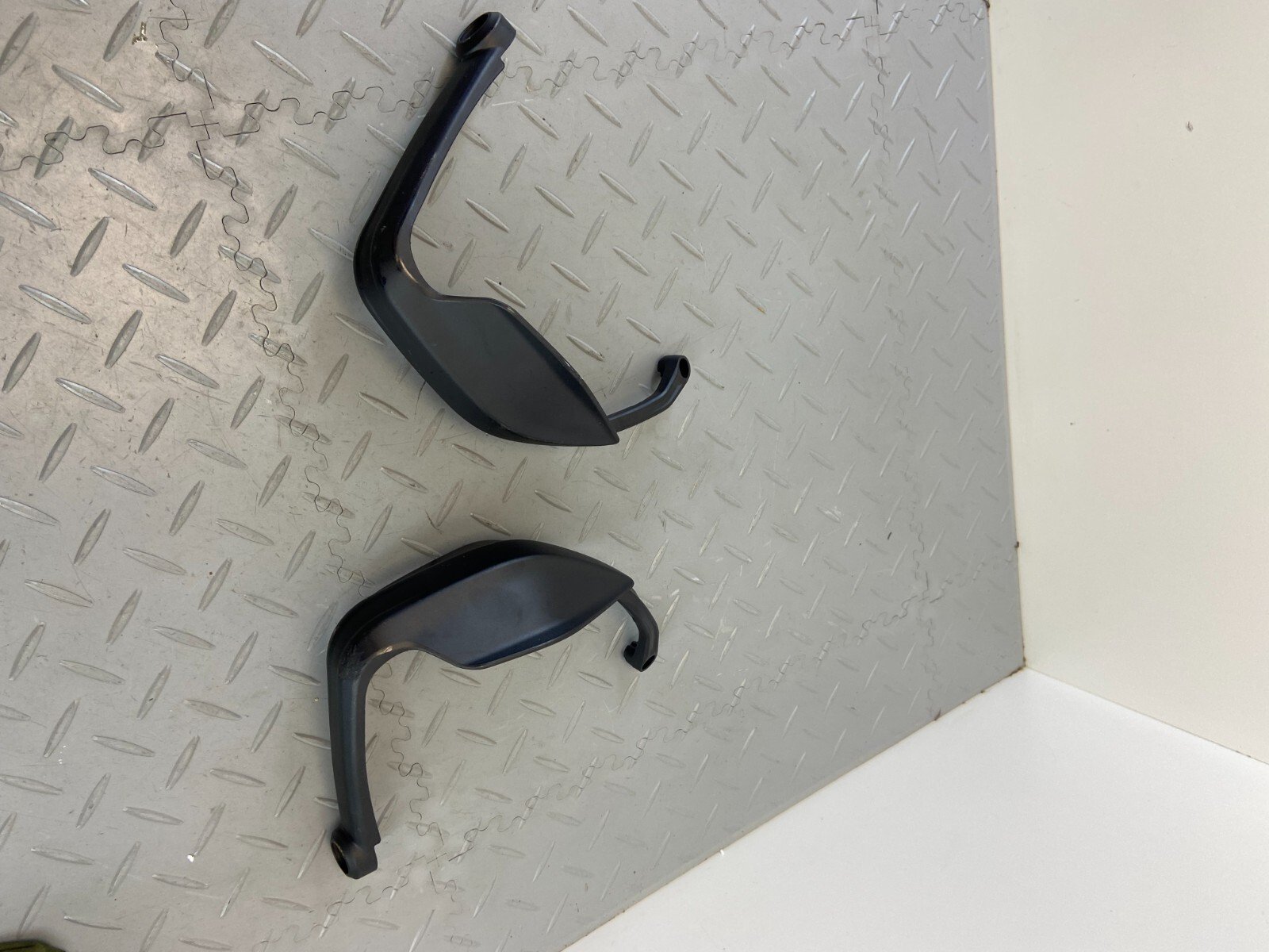 DUCATI MULTISTRADA V4S 1299 2021 HANDLEBAR HAND GUARD COVER 4601H921AA - Image 7