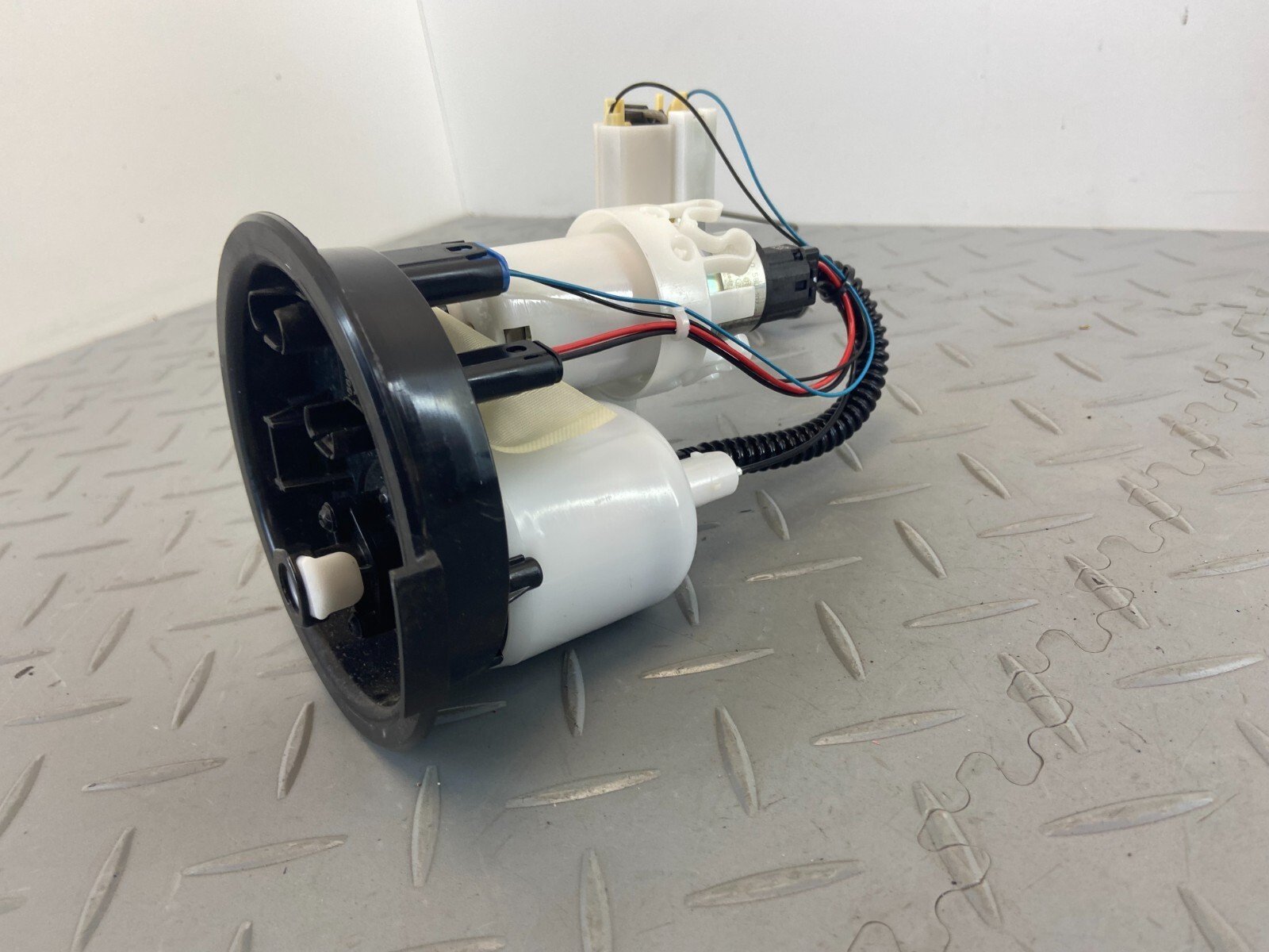BMW F850GS FUEL PETROL PRESSURE PUMP 8565233 - Image 3