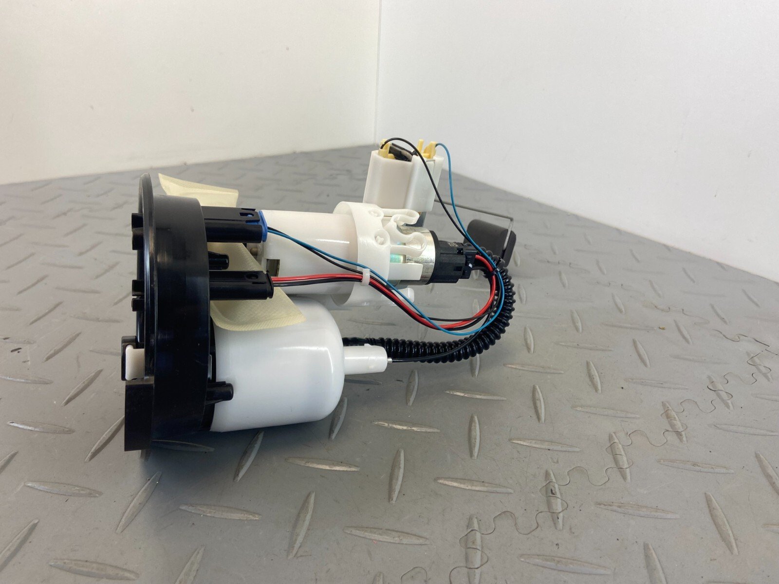BMW F850GS FUEL PETROL PRESSURE PUMP 8565233 - Image 4
