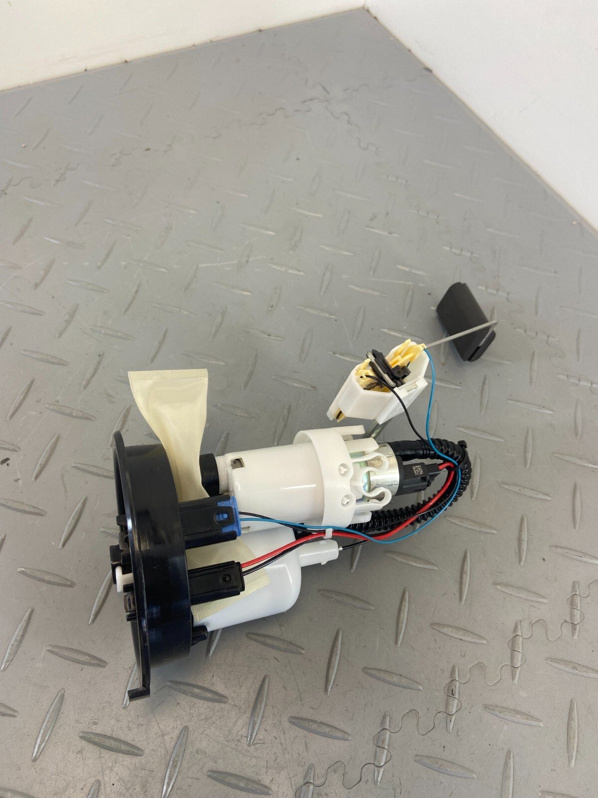 BMW F850GS FUEL PETROL PRESSURE PUMP 8565233 - Image 6