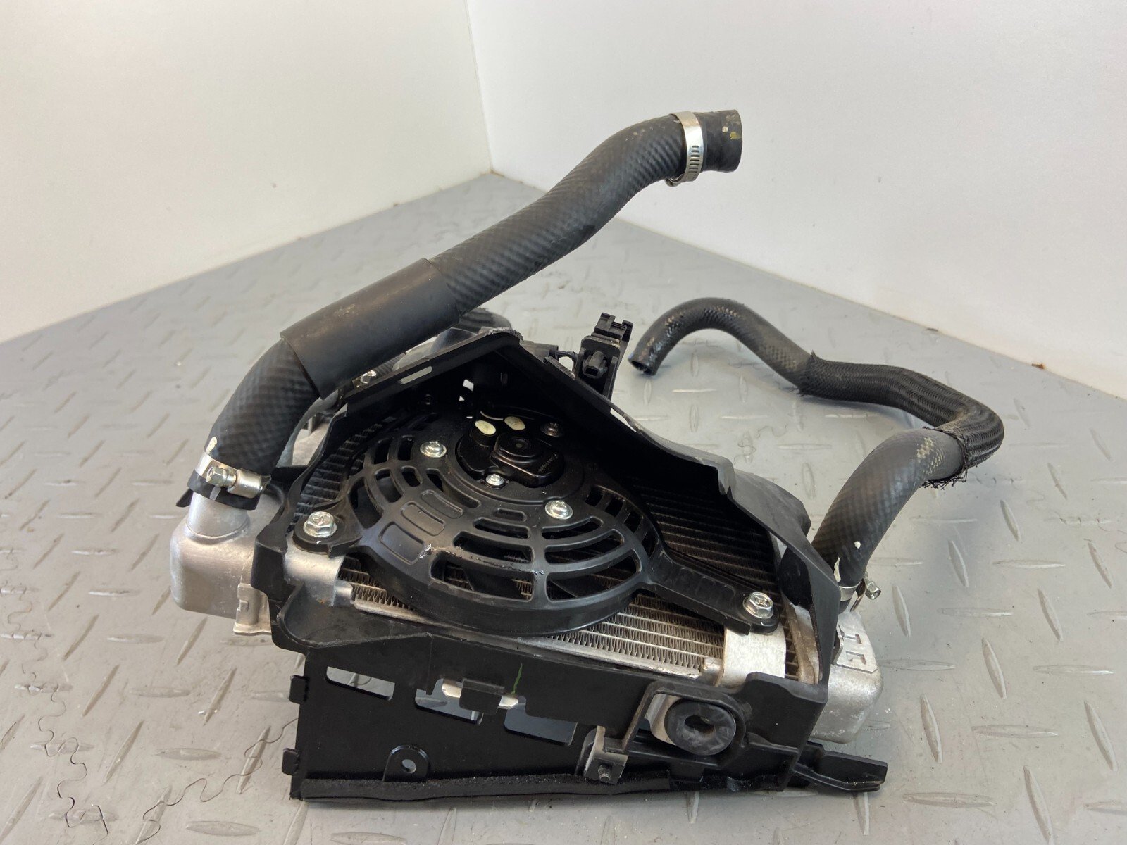 HONDA CRF1000 DCT AFRICA TWIN 2019 LEFT LH WATER COOLER RADIATOR FAN COMPLETE - Image 2