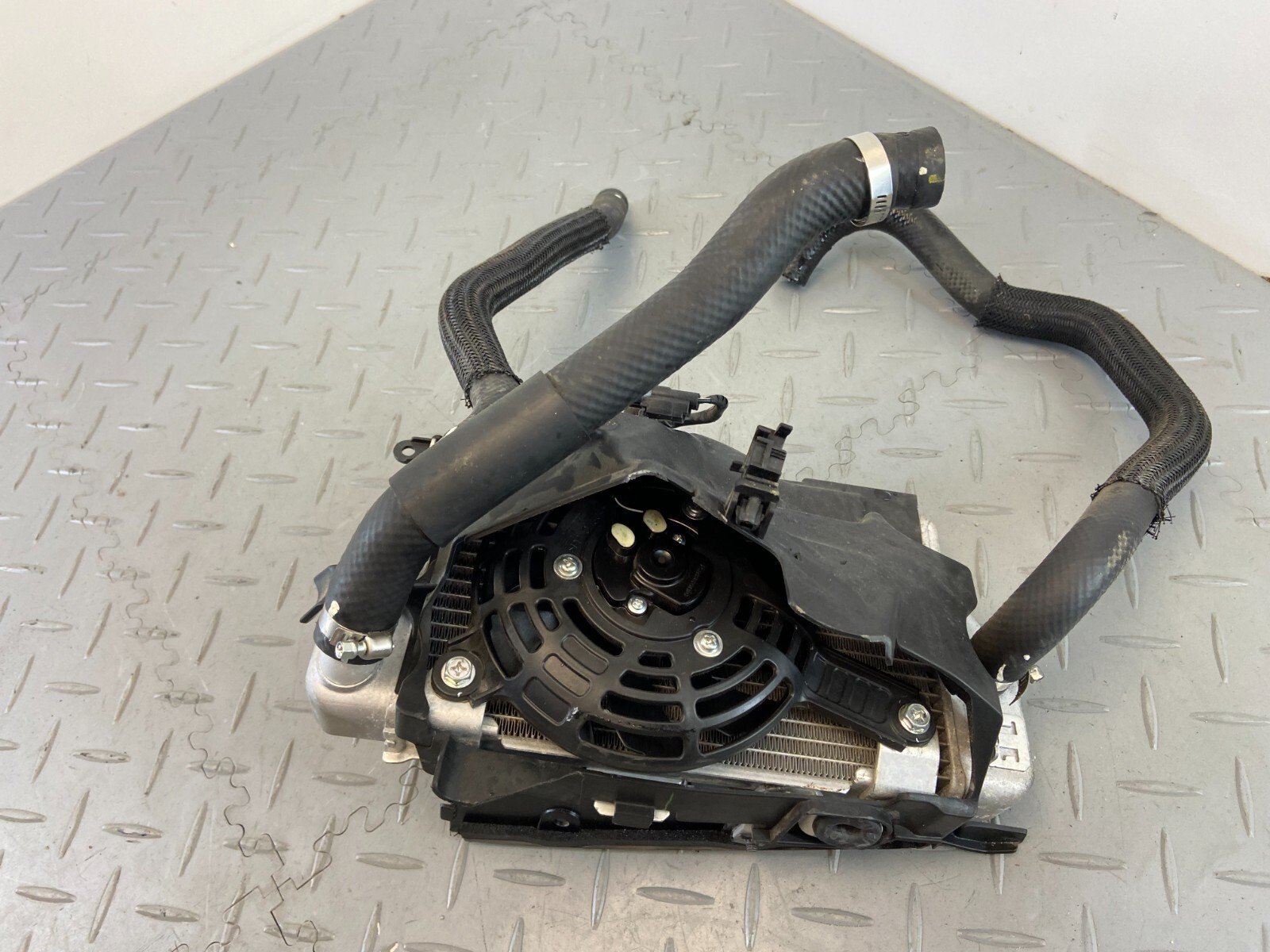 HONDA CRF1000 DCT AFRICA TWIN 2019 LEFT LH WATER COOLER RADIATOR FAN COMPLETE - Image 3