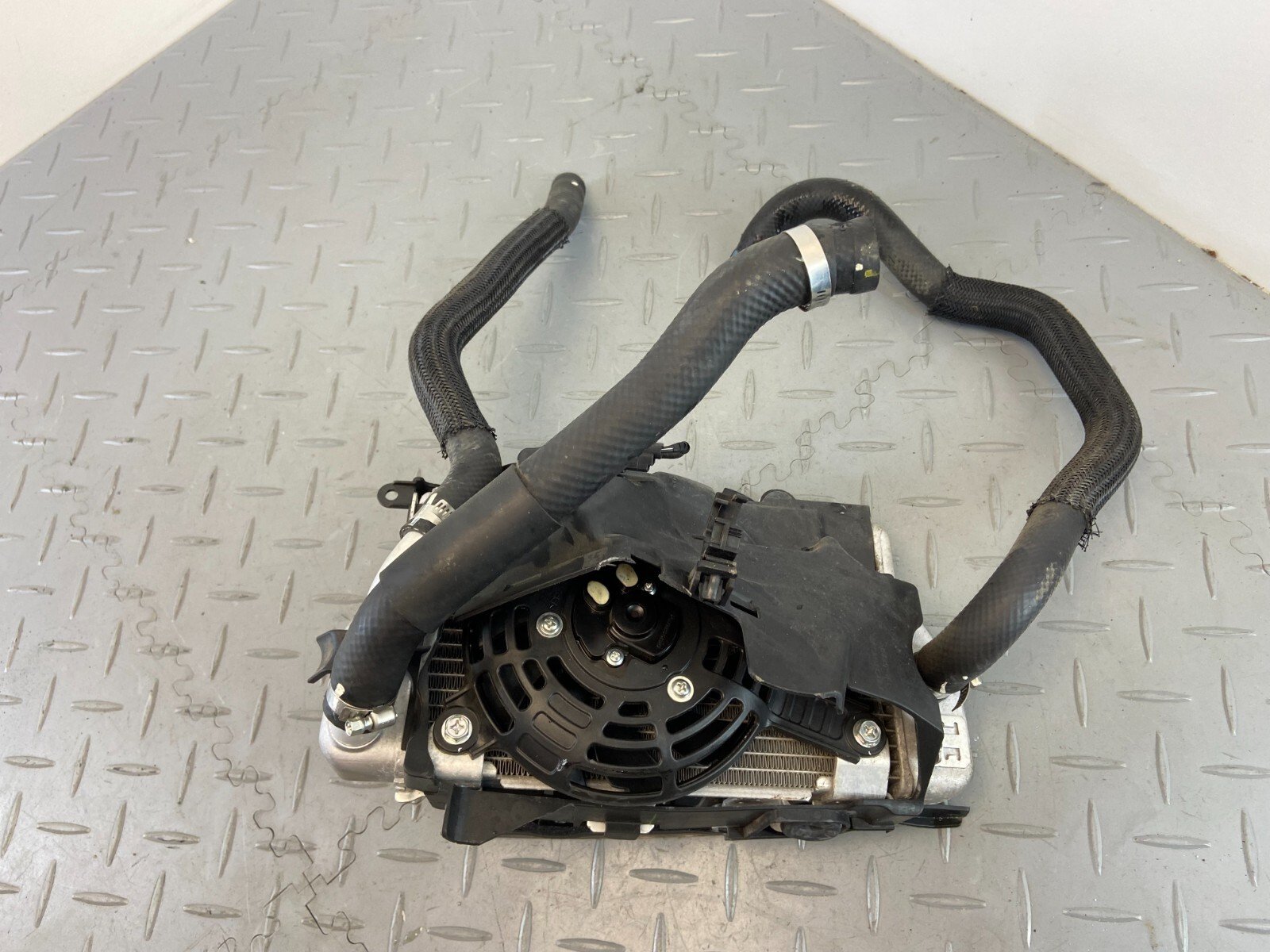 HONDA CRF1000 DCT AFRICA TWIN 2019 LEFT LH WATER COOLER RADIATOR FAN COMPLETE - Image 4