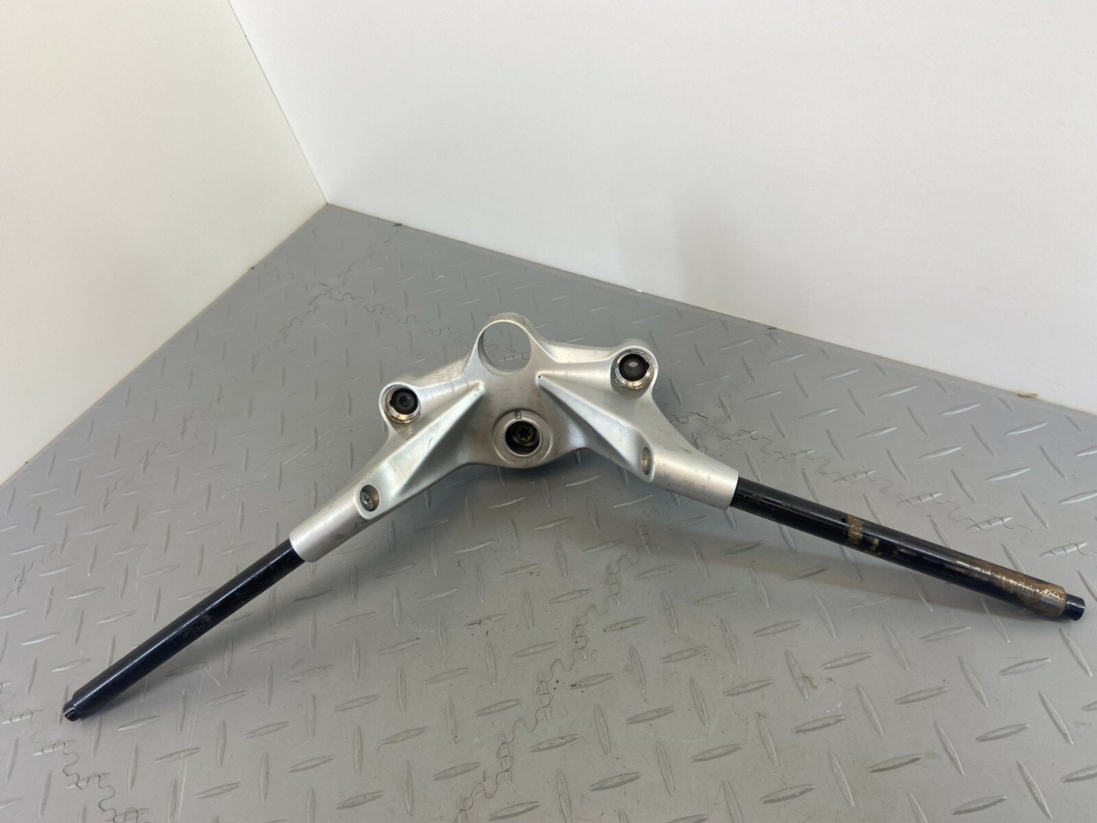 BMW R1200RT LC K52 2017 HANDLEBARS HANDLEBAR STEERING UPPER YOKE CLAMP 8523991 - Image 2