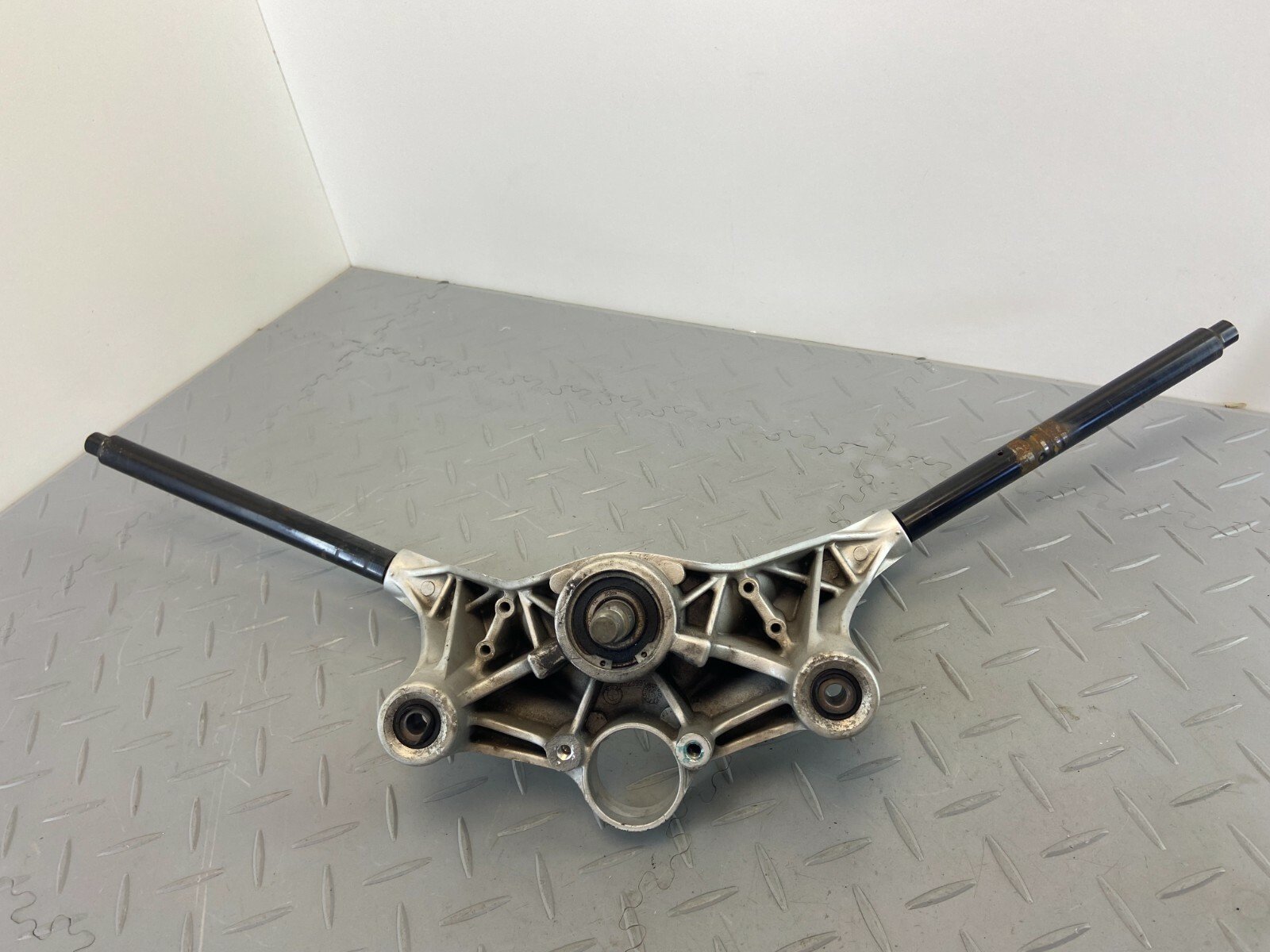 BMW R1200RT LC K52 2017 HANDLEBARS HANDLEBAR STEERING UPPER YOKE CLAMP 8523991 - Image 3