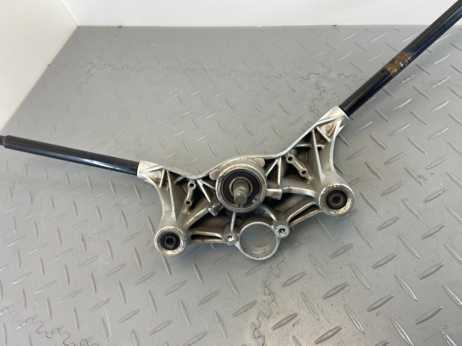 BMW R1200RT LC K52 2017 HANDLEBARS HANDLEBAR STEERING UPPER YOKE CLAMP 8523991 - Image 8