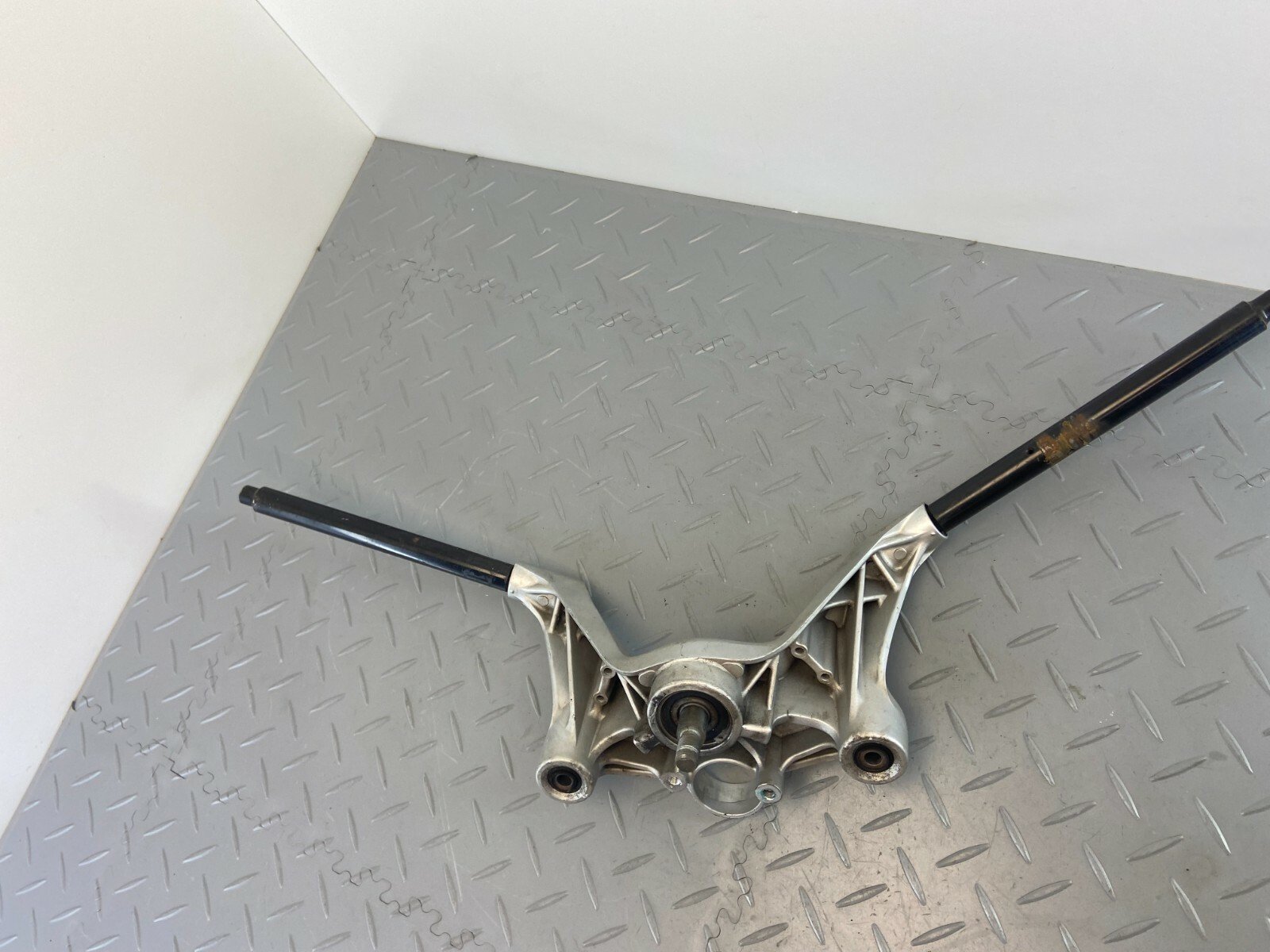 BMW R1200RT LC K52 2017 HANDLEBARS HANDLEBAR STEERING UPPER YOKE CLAMP 8523991 - Image 9