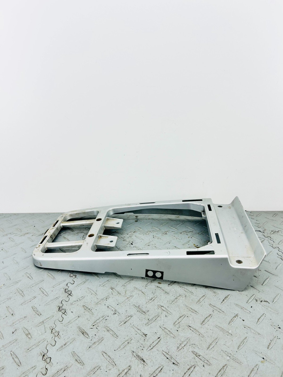 BMW R1150GS GS AC 2003 REAR LUGGAGE RACK MOUNT CARRIER BRACKET 23134069 - Image 2