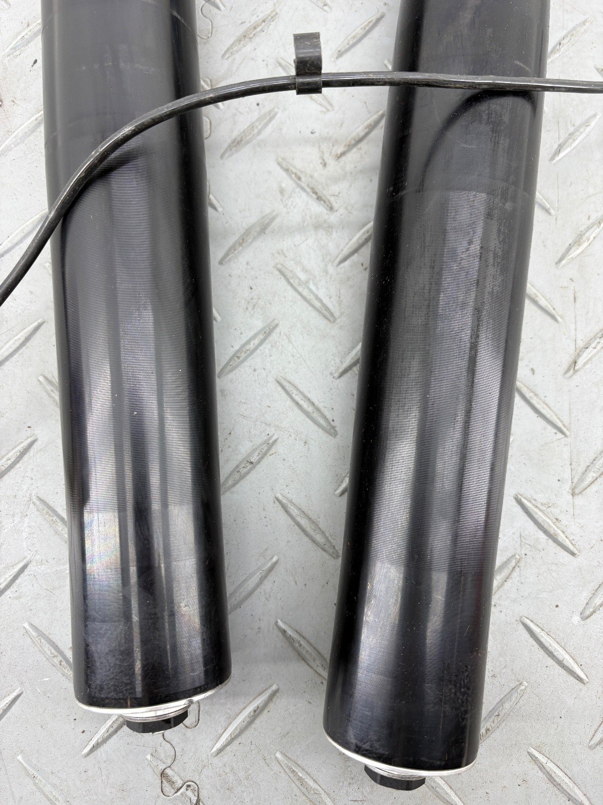 TRIUMPH SCRAMBLER 1200 XC 2020 FORK LEGS PAIR RIGHT LEFT - Image 4