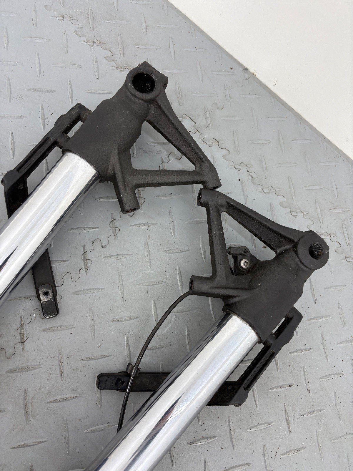 TRIUMPH SCRAMBLER 1200 XC 2020 FORK LEGS PAIR RIGHT LEFT - Image 7