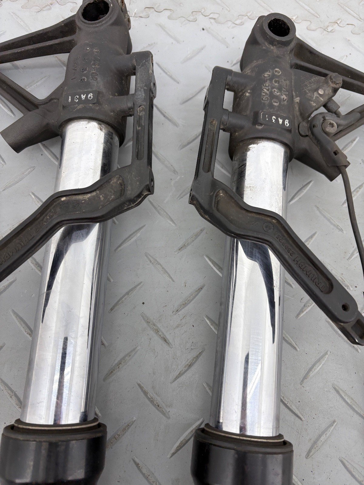 TRIUMPH SCRAMBLER 1200 XC 2020 FORK LEGS PAIR RIGHT LEFT - Image 11