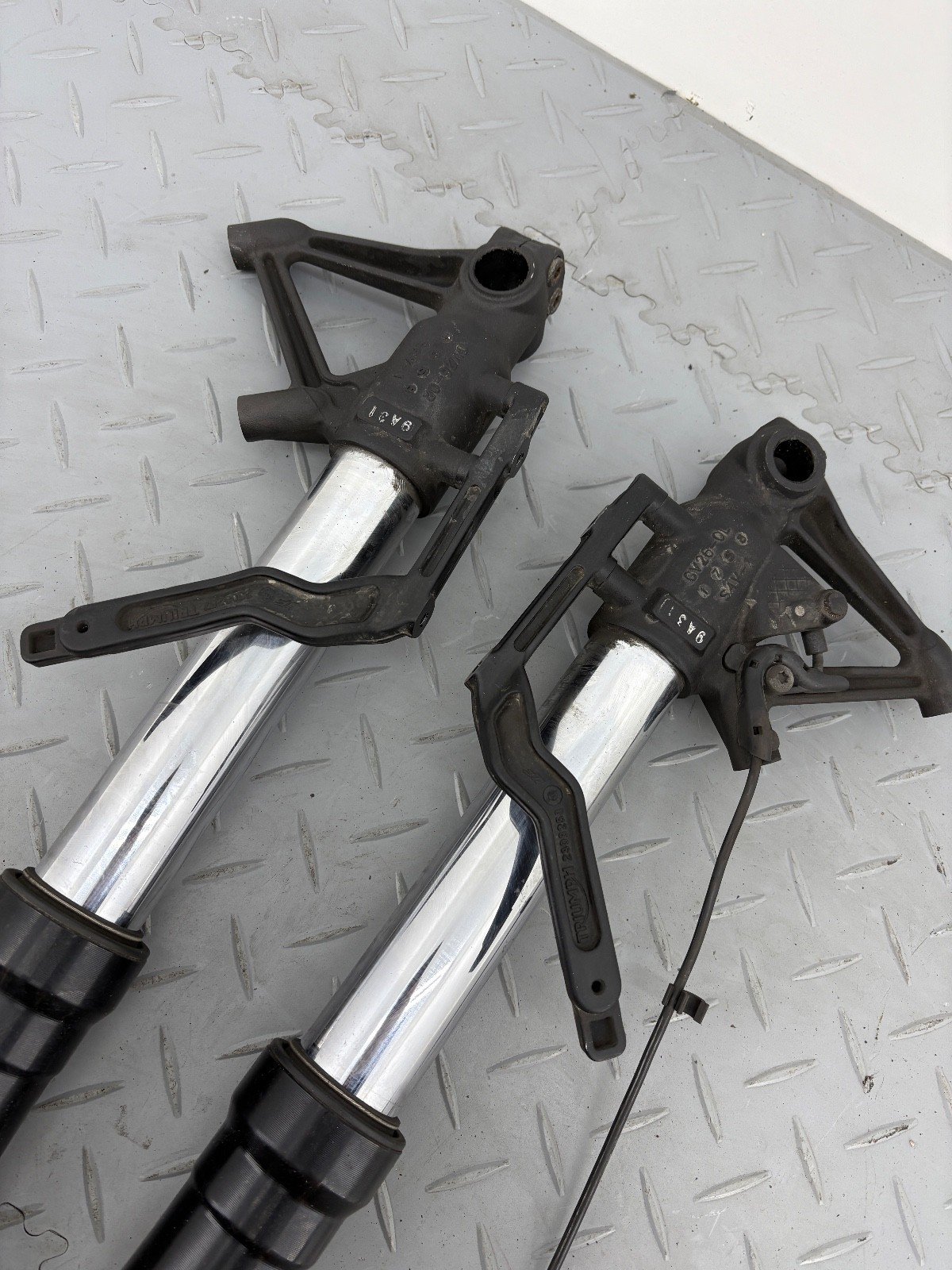 TRIUMPH SCRAMBLER 1200 XC 2020 FORK LEGS PAIR RIGHT LEFT - Image 12