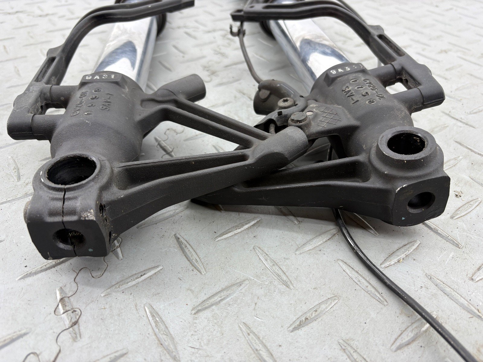 TRIUMPH SCRAMBLER 1200 XC 2020 FORK LEGS PAIR RIGHT LEFT - Image 13